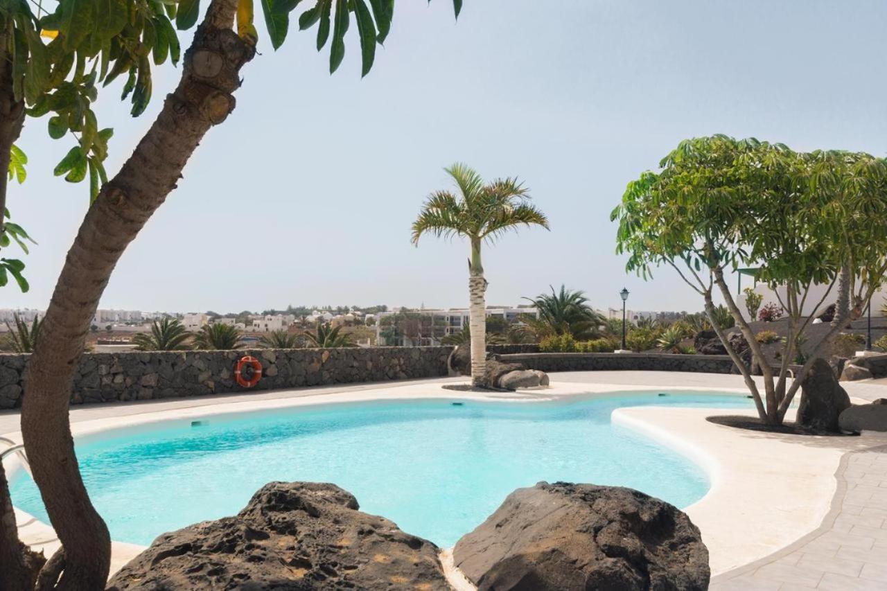 Apartamento Om Con Piscina Y Vistas Al Mar Apartamento Costa Teguise Exterior foto